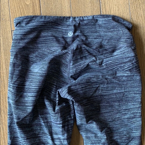 Lululemon Wunder Under printed crop - Picture 2 of 6